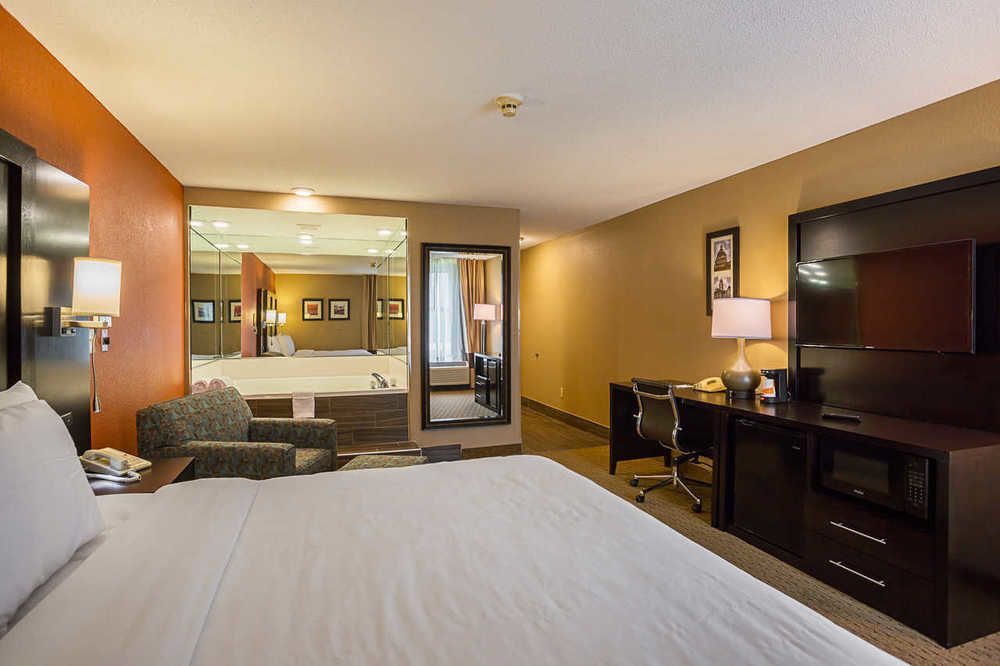 Clarion Inn&Suites Evansville Exterior foto